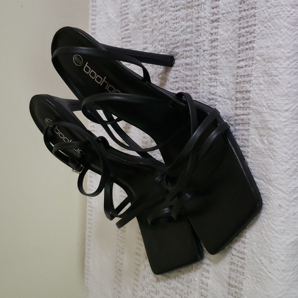 Boohoo black strappy stiletto heels, toe loop, sexy heels, date night.